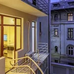 Chateau: Upscale In Bucharest's Historical Center! Апарт-отель